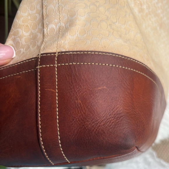 Coach Hampton 2008 Hobo Cream and Brown Shoulder Bag - Picture 8 of 10